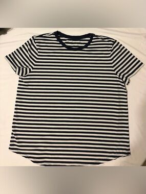 Lululemon Love Crewneck T-Shirt
True Stripe True Navy White